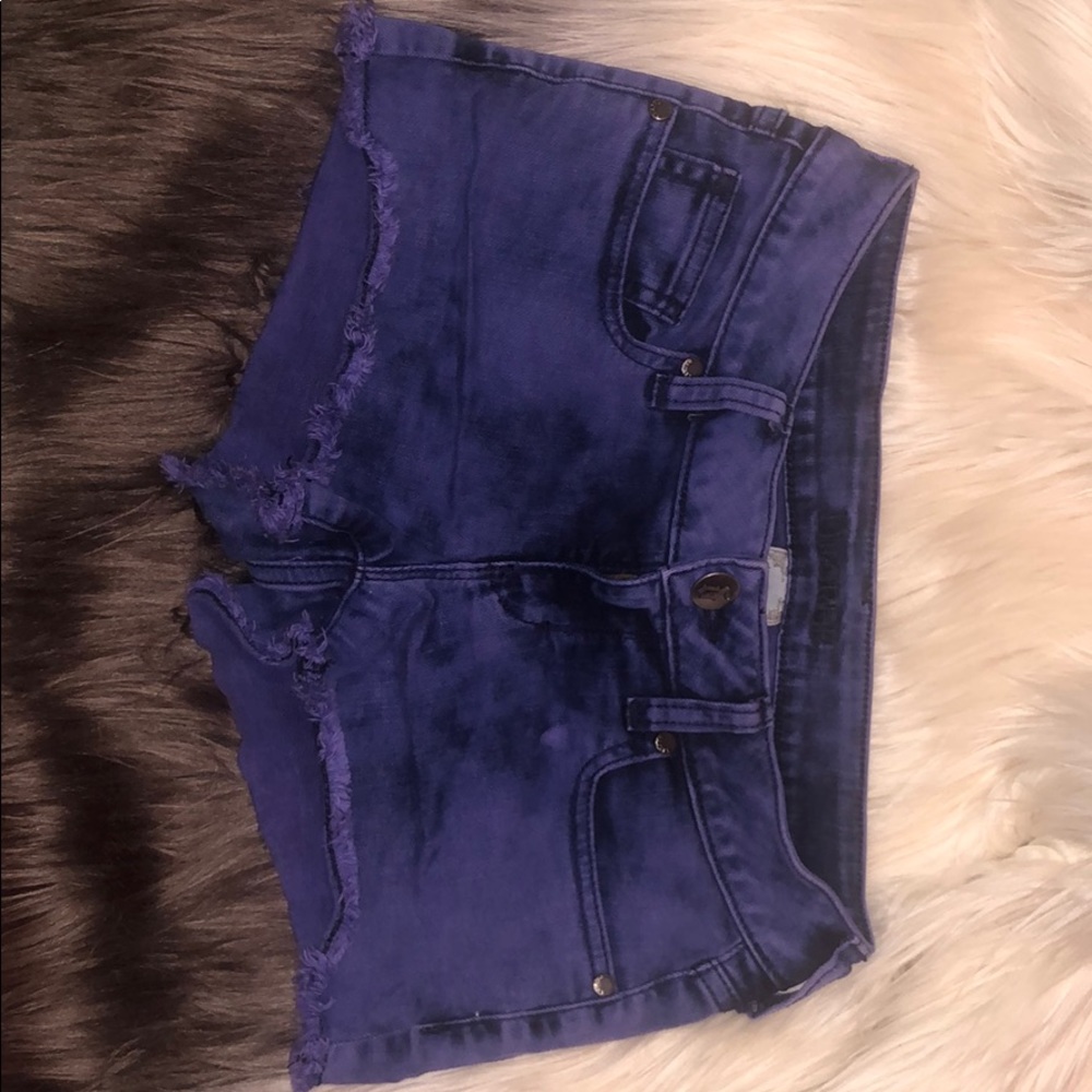 Purple/dark washed frayed jean shorts